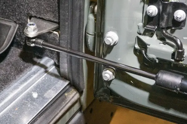 Tailgate Damper For Defender 90/110 1
