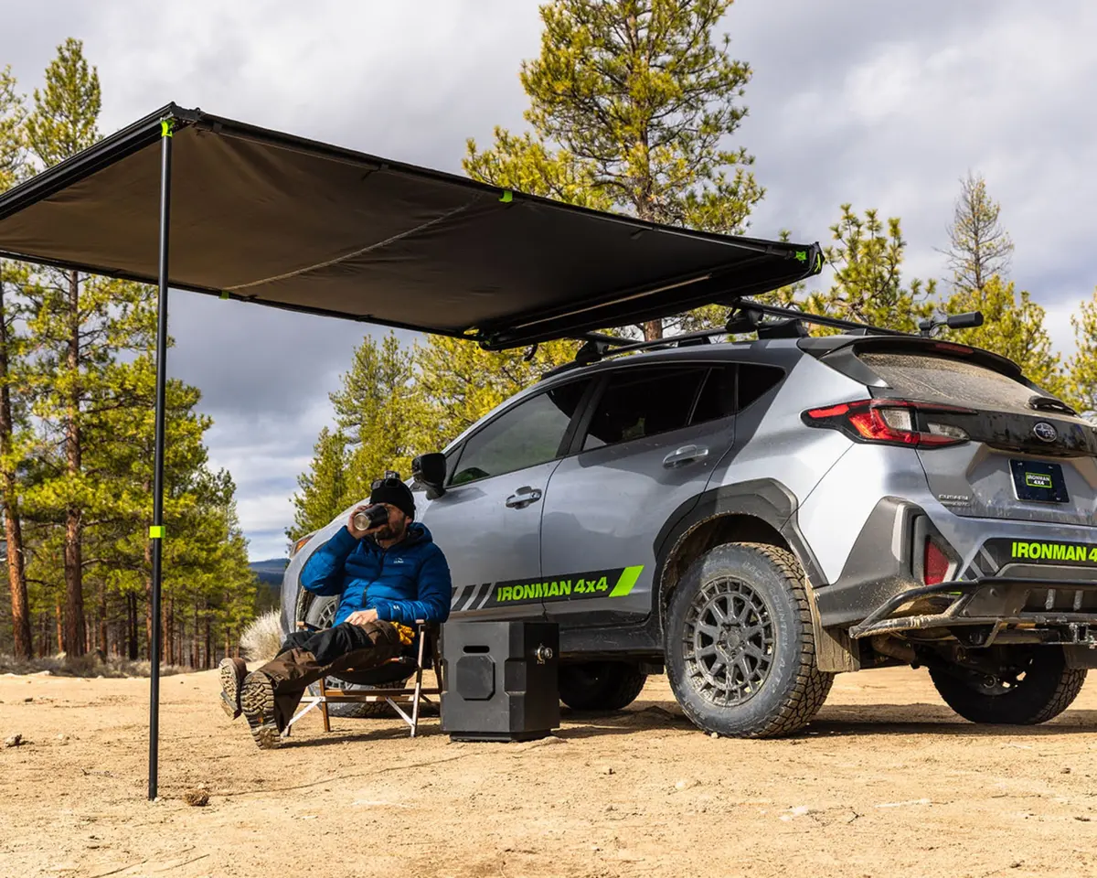 Deltawing 90° Awning 1