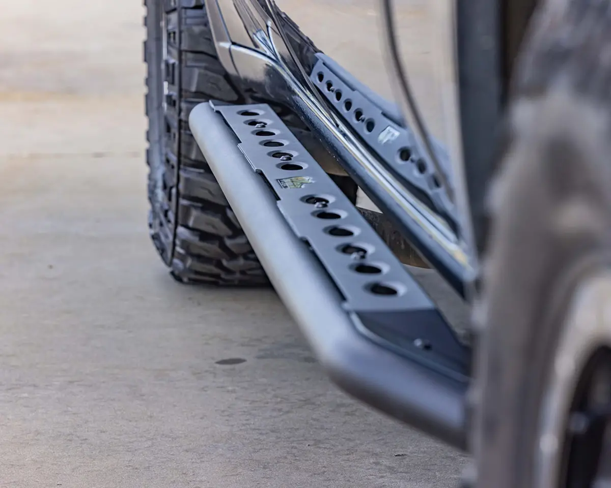 Raid Heavy Duty Side Steps For Chevrolet Silverado 1500 Crew Cab (2019+) 1