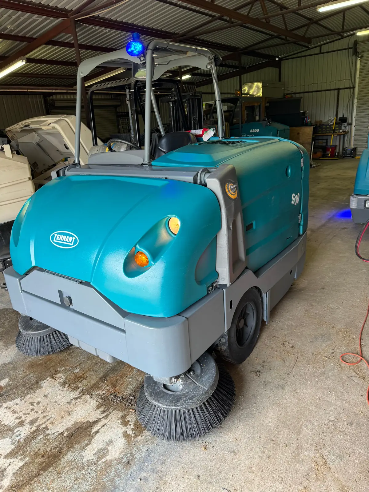 Tennant S30 Industrial Sweeper Reconditioned 1